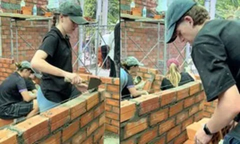 Xem du khách Tây làm phụ hồ, thợ xây ở miền Tây, dân mạng khen quá chuyên nghiệp