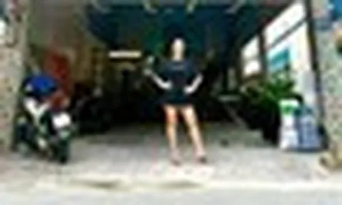 Nữ NSƯT là mẹ đơn thân U50: "Nếu tôi không có cặp giò vòng kiềng này, tôi đi thi hoa hậu rồi"