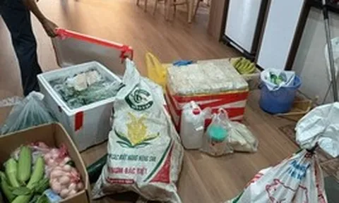 Dặn con không được mở cửa cho ai, giữa trưa về nhà đập vào mắt tôi là cảnh tượng hú hồn