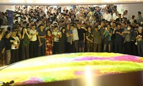 Loạt hình ảnh đông nghịt người dân đến xem Quy hoạch tổng thể Thủ đô Hà Nội tầm nhìn 100 năm vừa được công bố