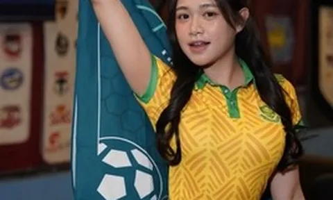 Tuyên bố "cởi áo" ăn mừng nếu đội tuyển thắng trận, hot girl khiến CĐM được một phen hú hồn