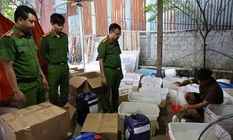 Cận cảnh xưởng sản xuất sữa tắm, dầu gội giả tại Ninh Bình, thu giữ gần 30.000 sản phẩm: Khởi tố Phạm Thị Thảo SN 1993 và Lương Văn Khải SN 2007