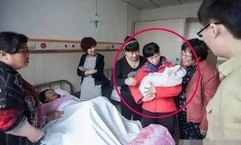 Đừng tùy tiện chọn người đón tay bé: 4 trường hợp này, dù có thân thiết đến mấy cũng không nên