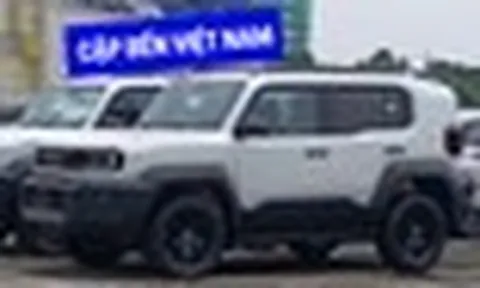 Toyota Land Cruiser FJ lộ diện tại cảng Việt Nam: Thiết kế vuông vức, nhập Thái, dự kiến giá hơn 1,1 tỷ đồng