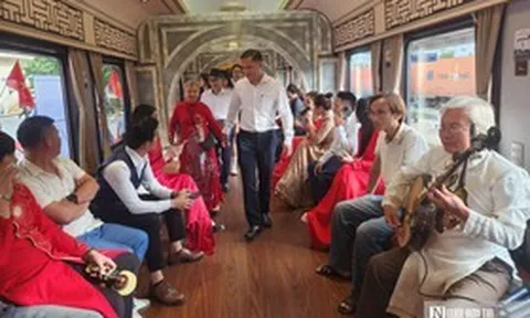 Đoàn tàu “Hành trình Di sản” đưa du khách xuyên miền di sản