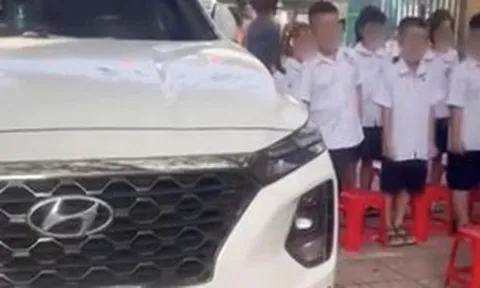 Thông tin mới vụ nữ hiệu phó đỗ ô tô chình ình cạnh nơi học sinh tập trung chào cờ