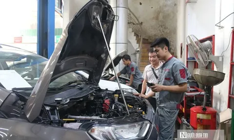 Gara ô tô quá tải sau mưa lớn và lời cảnh báo "đắt giá" từ thợ sửa xe
