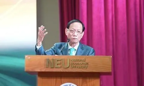 Chủ tịch ABBank Vũ Văn Tiền kể chuyện chọn ngành "làm lãnh đạo" tại Đại học Kinh tế Quốc dân và lời nhắn đến thế hệ trẻ: Phải quyết liệt lên, máu lửa lên