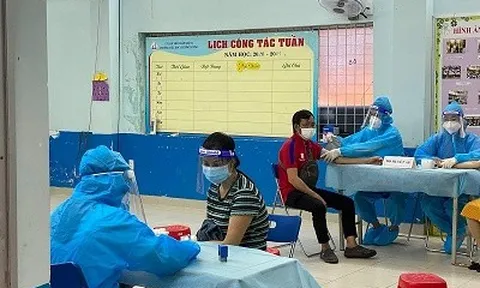 Tài xế ShopeeFood phấn khởi khi được tiêm vắc xin phòng COVID-19: “Nhận đơn giao hàng cũng yên tâm hơn hẳn”