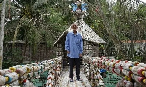 "Dị nhân" nhặt hàng vạn chai nhựa về xây nhà "độc nhất" miền Tây