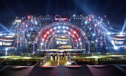 Ban nhạc huyền thoại Maroon 5 chính thức có mặt tại Việt Nam, sẵn sàng cho siêu nhạc hội 8Wonder Winter Summer tại Phú Quốc