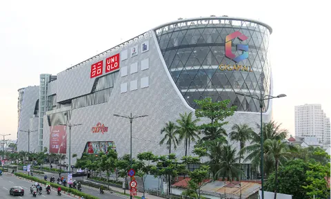 Cửa hàng UNIQLO Gigamall tọa lạc tại vị trí đắc địa, diện tích mua sắm hơn 1400m2