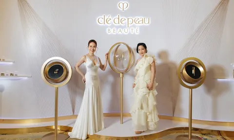 Mỹ Linh và Uyên Linh hội ngộ tại sự kiện ra mắt bộ đôi kem mắt và tinh chất chống lão hóa cao cấp “Những Nghệ Nhân Thời Đại” mang công nghệ Chạm Khắc Thanh Xuân của Clé de Peau Beauté