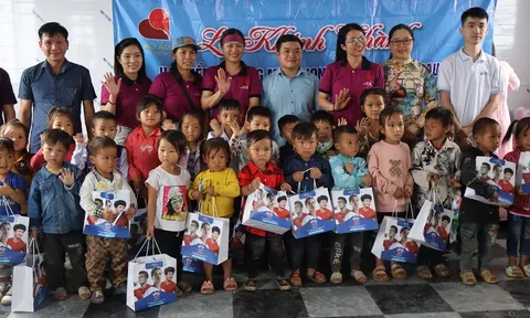 Hito mang món quà yêu thương đến các em nhỏ tại 2 xã vùng cao của tỉnh Cao Bằng