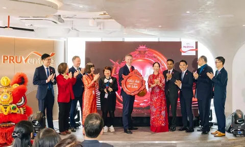 Prudential nhân rộng mô hình trung tâm chăm sóc khách hàng tại Lotte Mall Tây Hồ