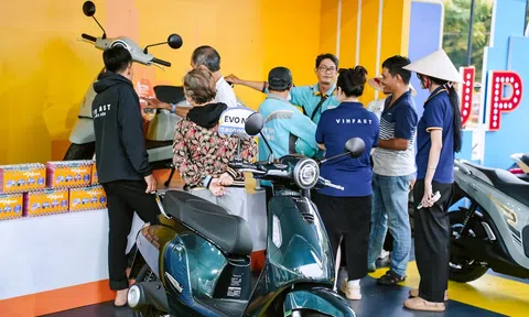 Khách hàng “đổi xăng lấy điện”: Đã có Evo200 Lite nhưng vẫn mua thêm Feliz Neo vì thấy tốt và tiện