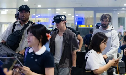 The Kid LAROI đến Việt Nam trong đêm, dân mạng rần rần ‘anh qua sớm đi du lịch à’