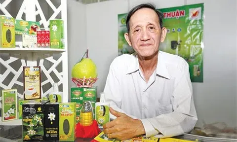 Ông Đoàn Văn Khanh từ nông dân trở thành Tiến sĩ danh dự Mỹ