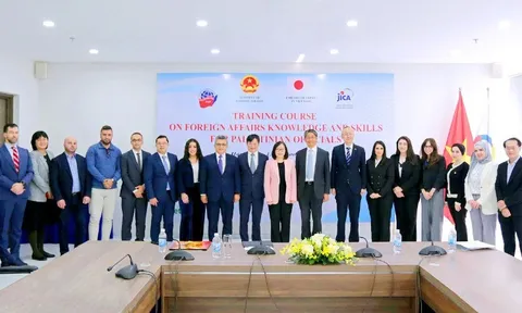 Nâng cao kiến thức và kỹ năng đối ngoại cho cán bộ Palestine