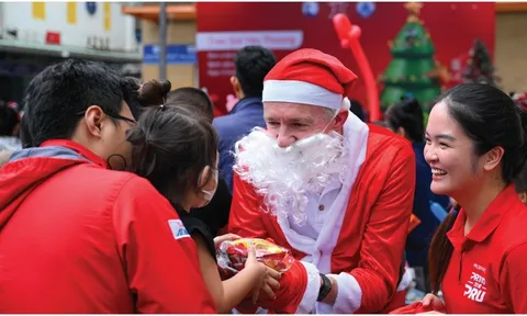 Prudential Việt Nam mang đến mùa Giáng sinh ý nghĩa cho các bệnh nhi qua chuỗi hoạt động “Trao gửi yêu thương”