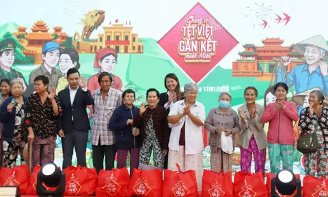 Hành trình “Chung vị Tết Việt - Gắn kết muôn miền” tới Vĩnh Long