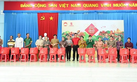 SABECO cùng UBMTTQ Việt Nam trao tặng 300 phần quà “Chung vị Tết Việt” cho người dân tỉnh Đồng Tháp