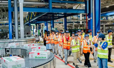 Đối tác tham quan nhà máy Heineken tại Đà Nẵng