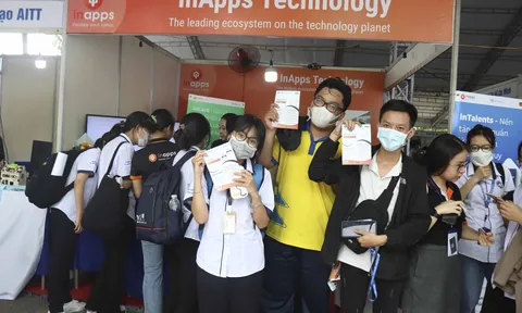 Đông đảo bạn trẻ hào hứng với ứng dụng InApps tại sự kiện “Liên hoan Tuổi trẻ Sáng tạo TP. HCM lần 13, năm 2022."