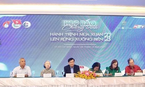 Quỹ Vừ A Dính vận động hơn 77 tỷ đồng chăm lo cho học sinh, sinh viên nghèo