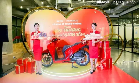 Trao giải thưởng chương trình "Trao yêu thương – vững sức vươn tầm"