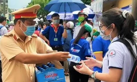 CSGT ra quân hỗ trợ tối đa cho các sĩ tử trong kỳ thi tốt nghiệp THPT