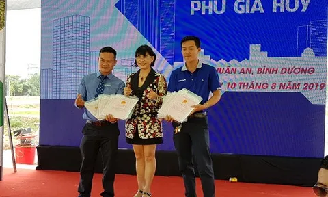 Bình Dương: Thêm một dự án của Công ty Phú Hồng Thịnh bàn giao quyền sử dụng đất cho khách hàng