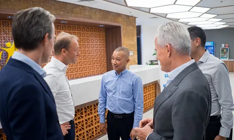 Thấy gì qua thương vụ hợp tác chiến lược của Bách hóa Xanh và FrieslandCampina?