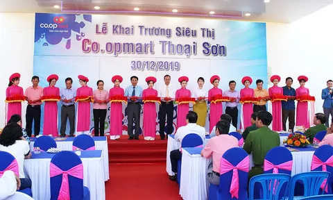Khai trương siêu thị Co.opmart Thoại Sơn