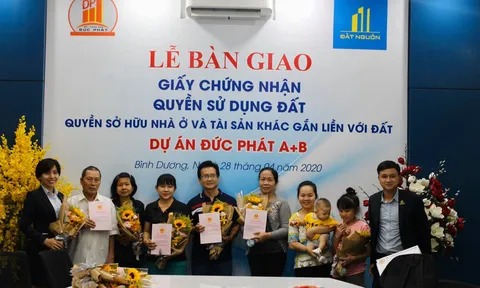 Đất Nguồn Group tiếp tục trao sổ đỏ sớm cho khách hàng