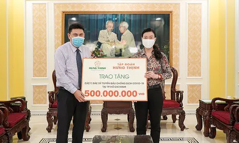 Tập đoàn Hưng Thịnh trao tặng 2,5 tỷ đồng, 250.000 khẩu trang và 1.000 bộ trang phục phòng hộ cho các y, bác sỹ tuyến đầu chống dịch