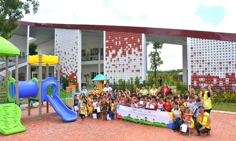 CapitaLand trao tặng bộ chăm sóc sức khỏe phòng chống COVID-19 cho hơn 1,400 em học sinh thuộc 4 trường CapitaLand Hope tại Việt Nam