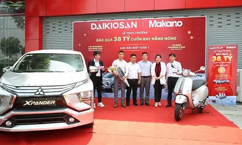 Đại Việt trao ô tô Mitsubishi, xe máy Vespa cho khách hàng trúng “Bão quà 38 tỉ - Cuốn bay nắng nóng”