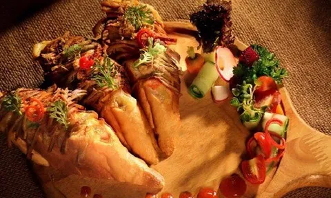 Nhà hàng chay nằm giữa Họ Đạo Chí Hòa Quận Tân Bình