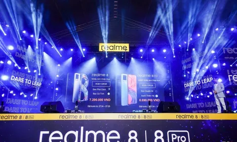 Realme công bố giá bán smartphone chơi game realme 8/8 Pro trong sự kiện đêm nhạc